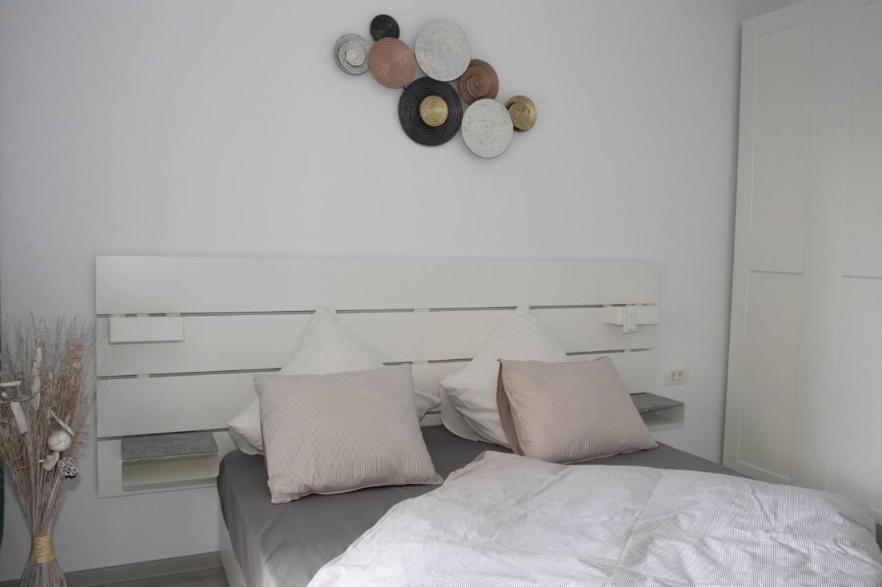 Lazo Two Room- Luxury Apartment Bukares Bagian luar foto
