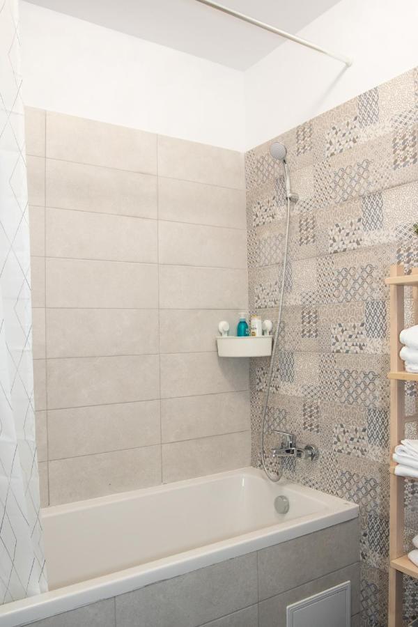 Lazo Two Room- Luxury Apartment Bukares Bagian luar foto