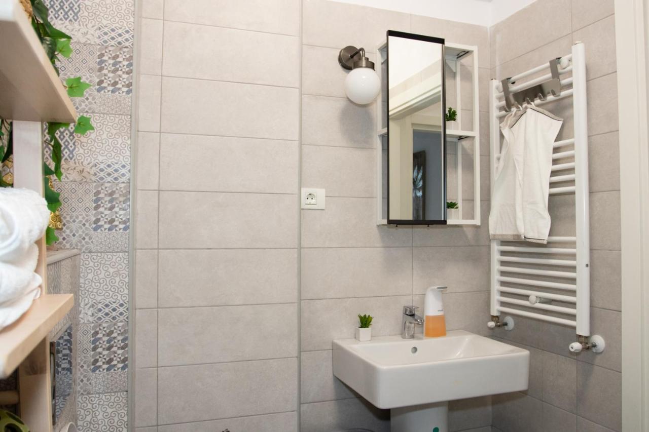 Lazo Two Room- Luxury Apartment Bukares Bagian luar foto