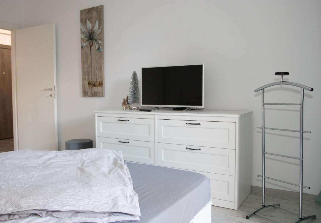 Lazo Two Room- Luxury Apartment Bukares Bagian luar foto