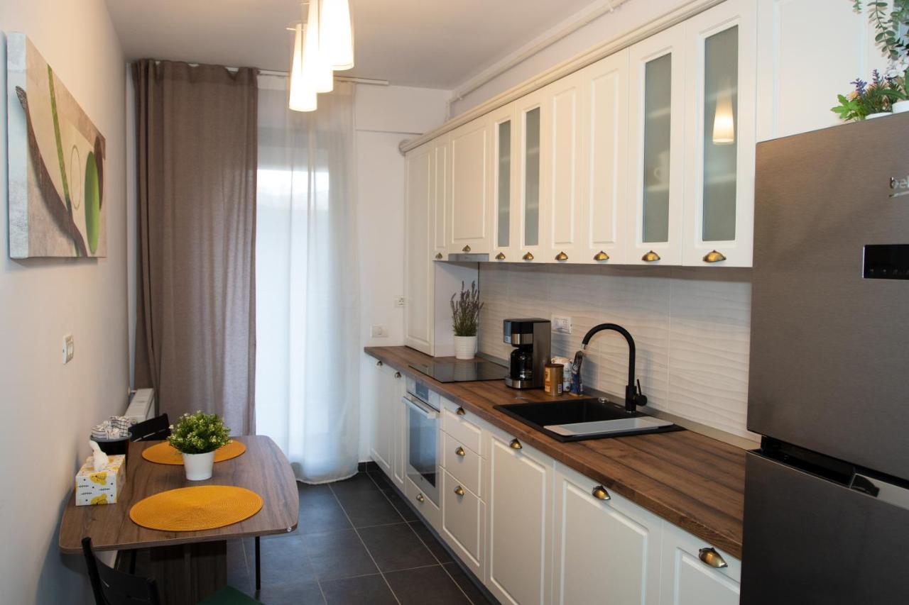 Lazo Two Room- Luxury Apartment Bukares Bagian luar foto