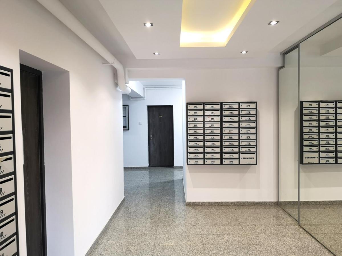 Lazo Two Room- Luxury Apartment Bukares Bagian luar foto