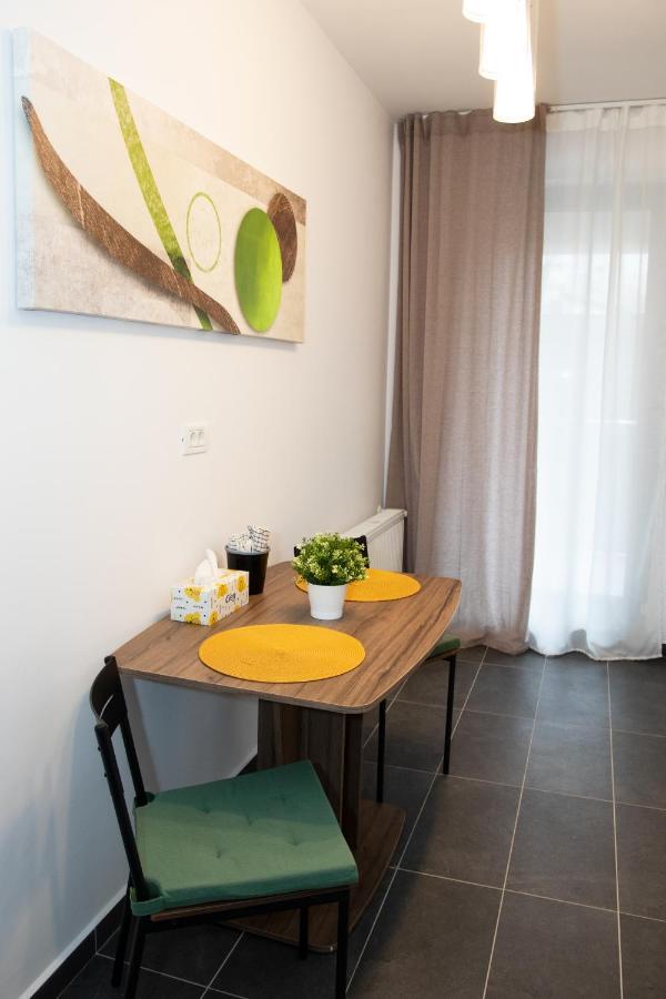 Lazo Two Room- Luxury Apartment Bukares Bagian luar foto