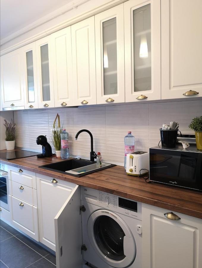 Lazo Two Room- Luxury Apartment Bukares Bagian luar foto