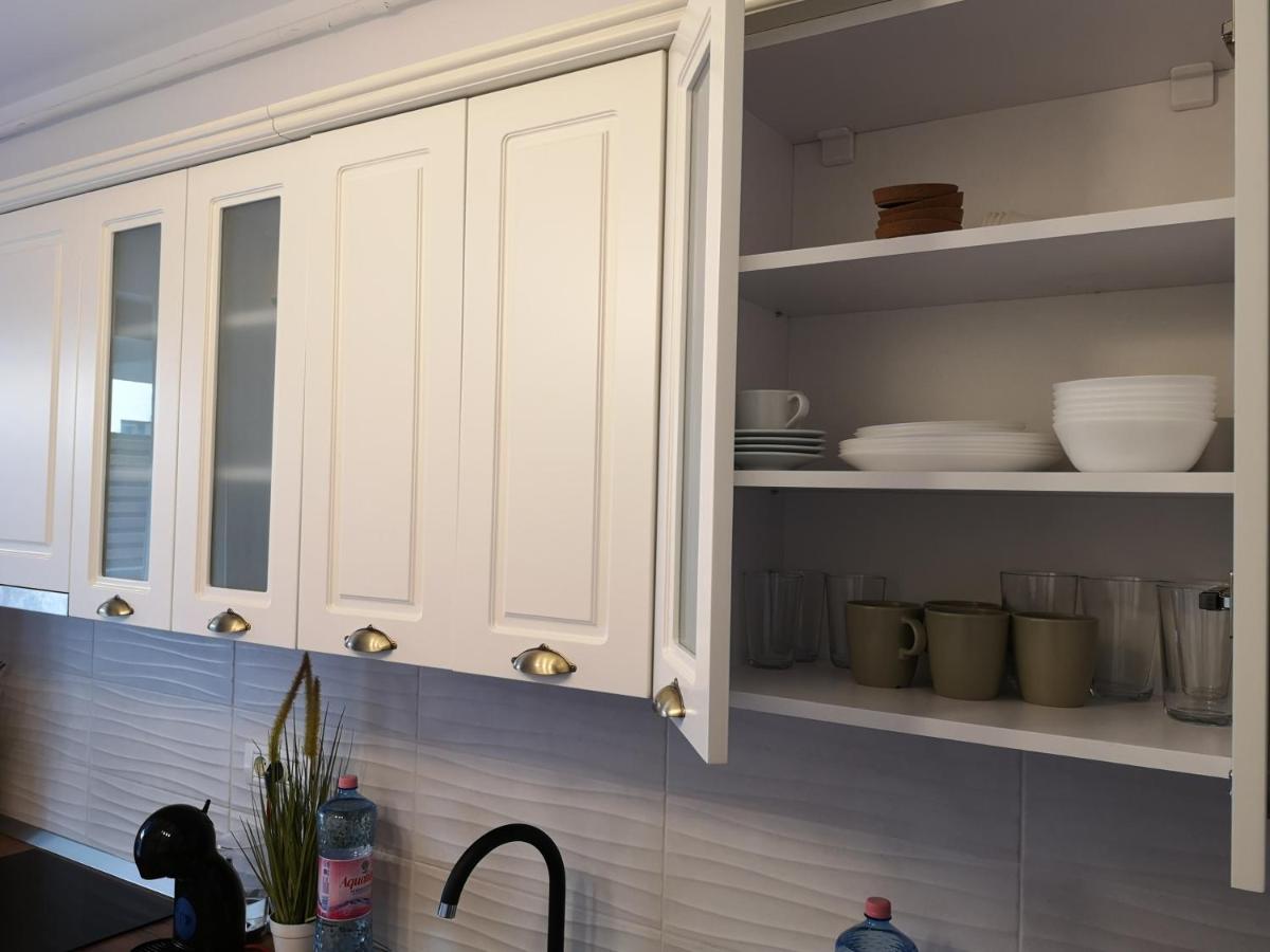 Lazo Two Room- Luxury Apartment Bukares Bagian luar foto