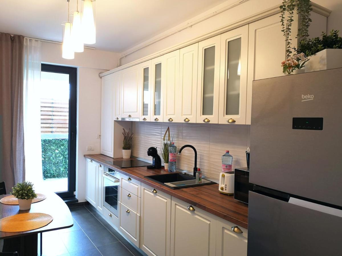 Lazo Two Room- Luxury Apartment Bukares Bagian luar foto