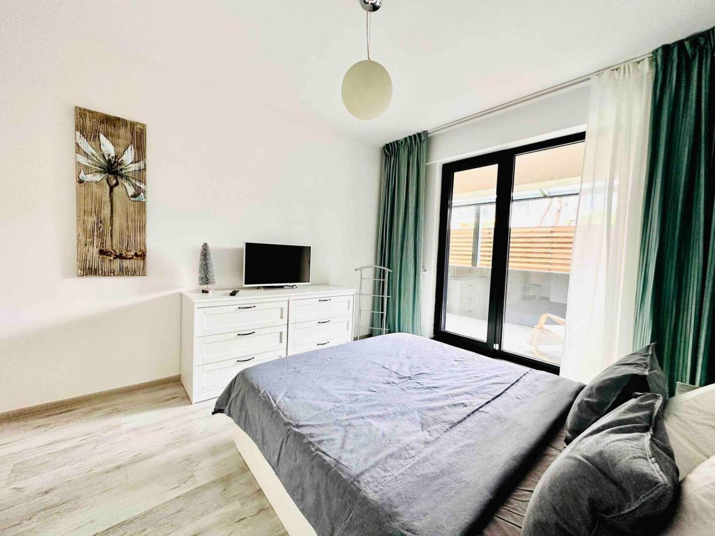 Lazo Two Room- Luxury Apartment Bukares Bagian luar foto