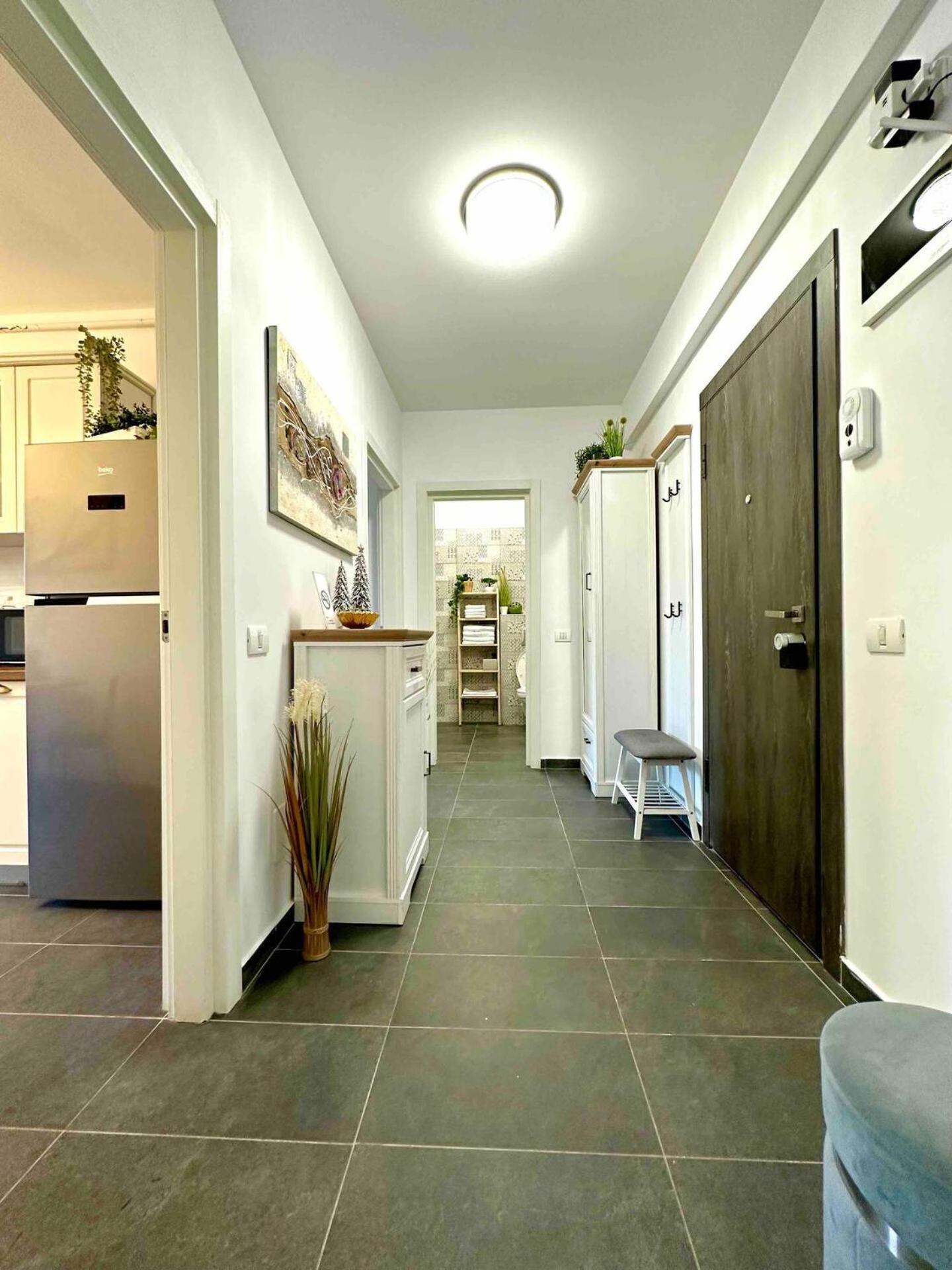 Lazo Two Room- Luxury Apartment Bukares Bagian luar foto